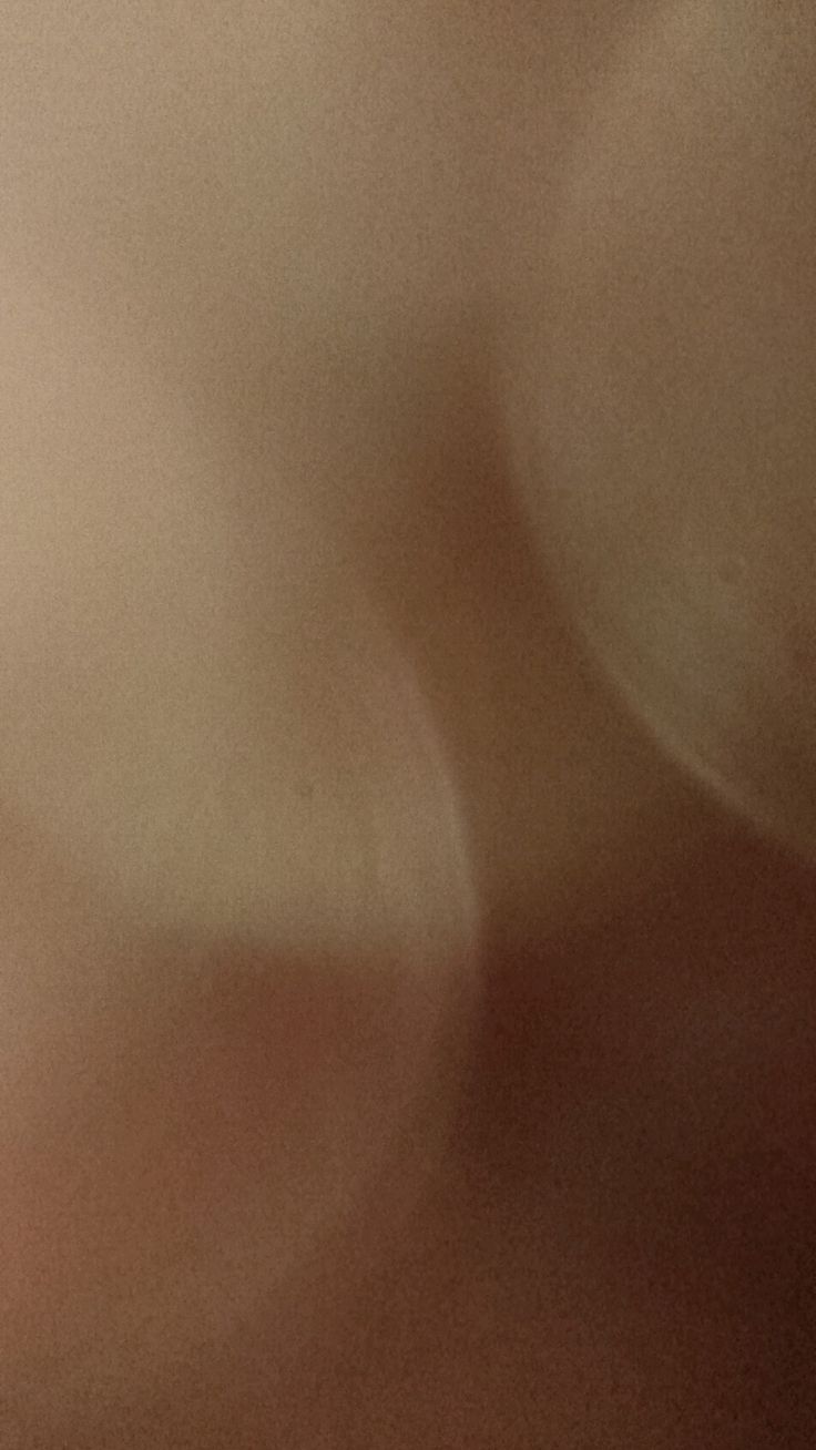 Bague SOLEOS sur un tissu de soie couleur taupe